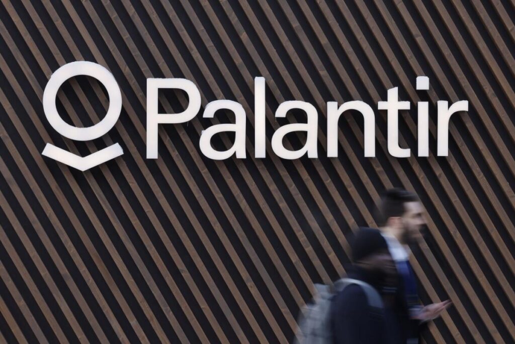 Palantir Soars After Raising Profit Forecast on AI Demand